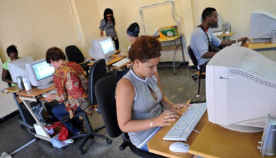 Cuba celebra que tiene 35 zonas wifi